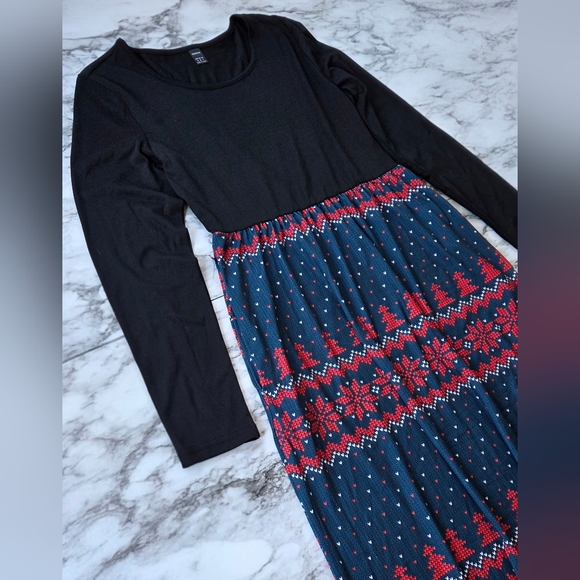 NWOT Black and Red Patterned Long Sleeve Dress - Picture 1 of 5